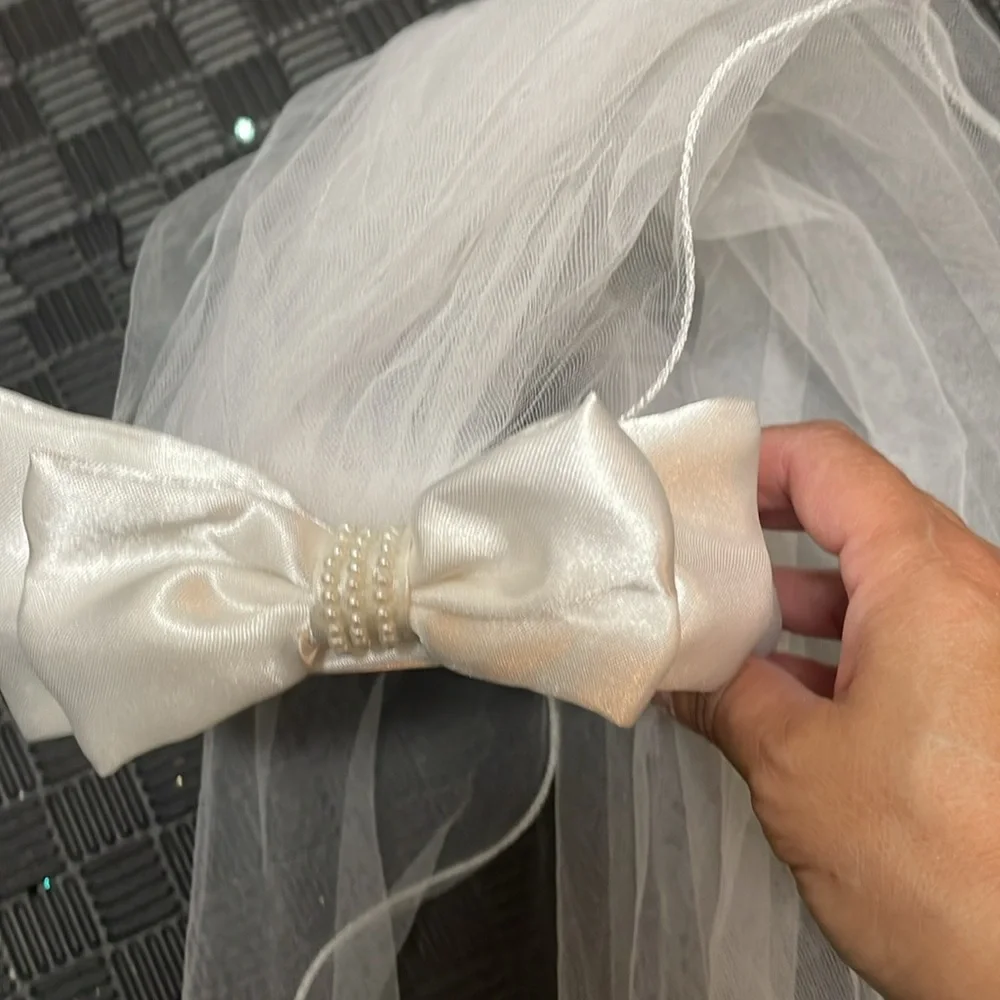 White girls dress size 7 with  headband veil for first communion, wedding
